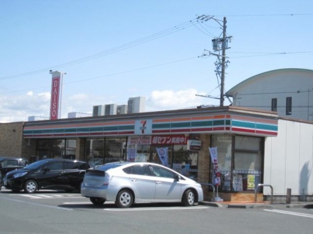 コンビニ　セブンイレブン浜松鴨江3丁目店（コンビニ）まで203m