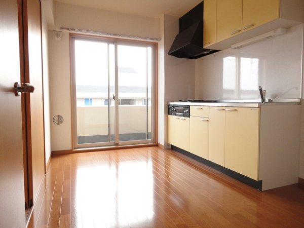 居室・リビング　明るいキッチン