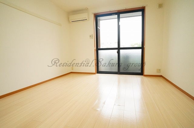 居室・リビング　開放感のあるゆったりとしたお部屋です♪