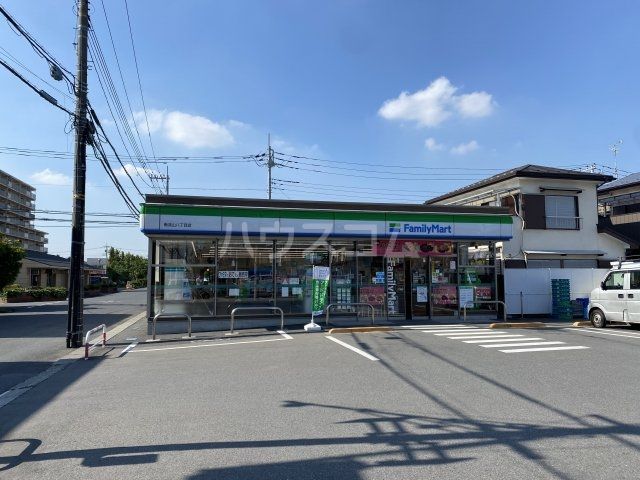 コンビニ　ファミリーマート南流山8丁目店（コンビニ）まで109m