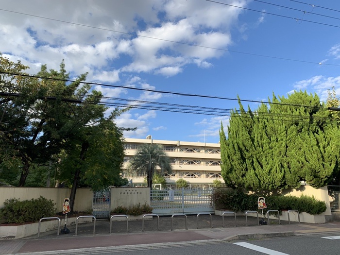 小学校　豊津第二小学校（小学校）まで560m