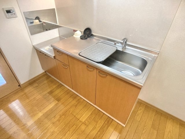 キッチン　※掲載写真は、同タイプの別部屋写真です。