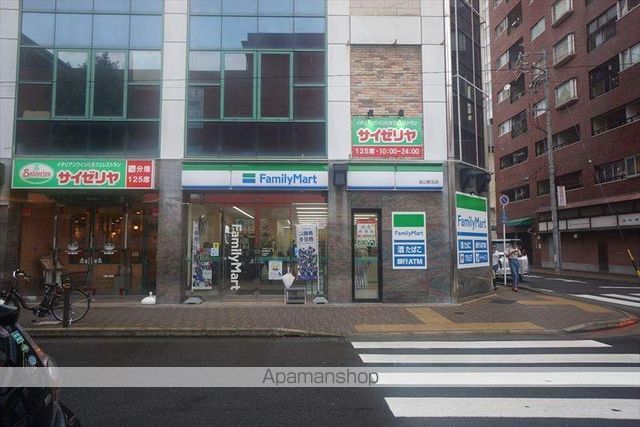 コンビニ　ファミリーマート（コンビニ）まで358m