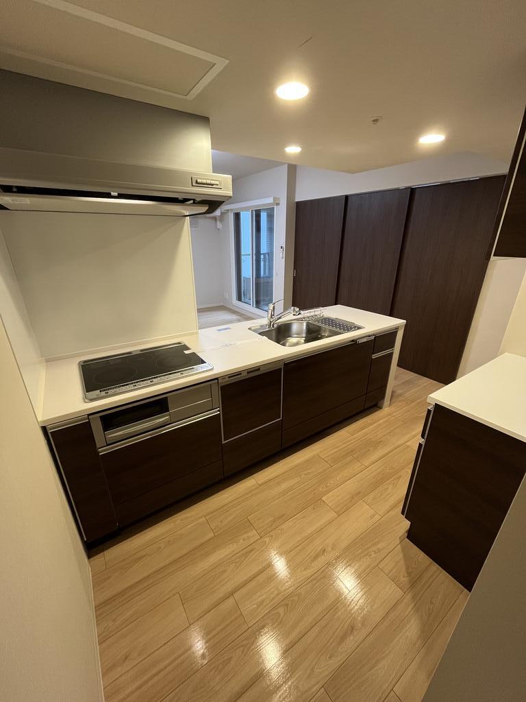 キッチン　3口コンロに食洗器付きキッチンが魅力的！