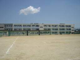 中学校　岡山市立竜操中学校（中学校）まで285m