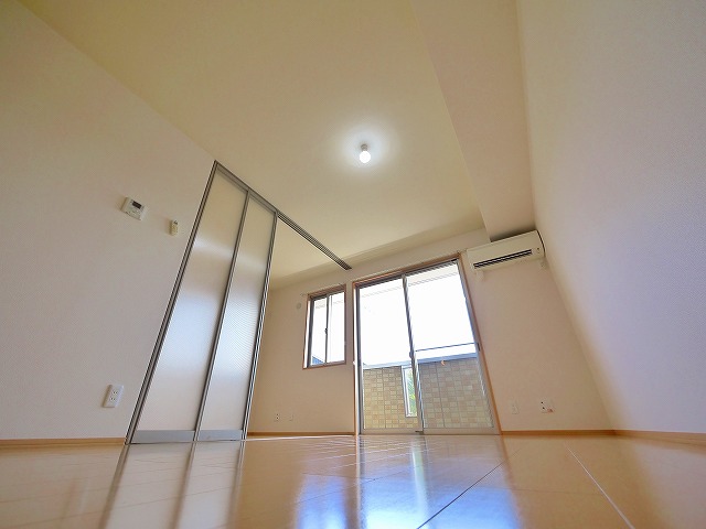 居室・リビング　こちらのリビングで趣味の時間をお楽しみください