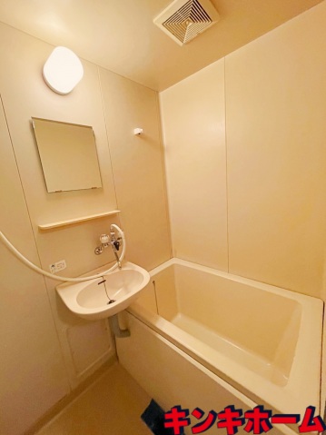 バス・シャワールーム　写真は別のお部屋のものでございます。