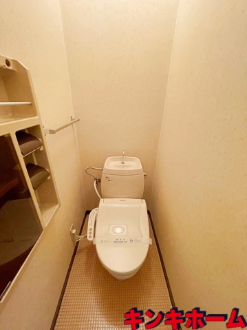 トイレ　写真は別のお部屋のものでございます。