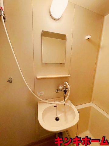 洗面設備　写真は別のお部屋のものでございます。