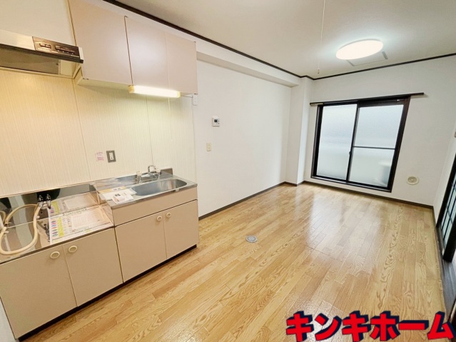 居室・リビング　写真は別のお部屋のものでございます。