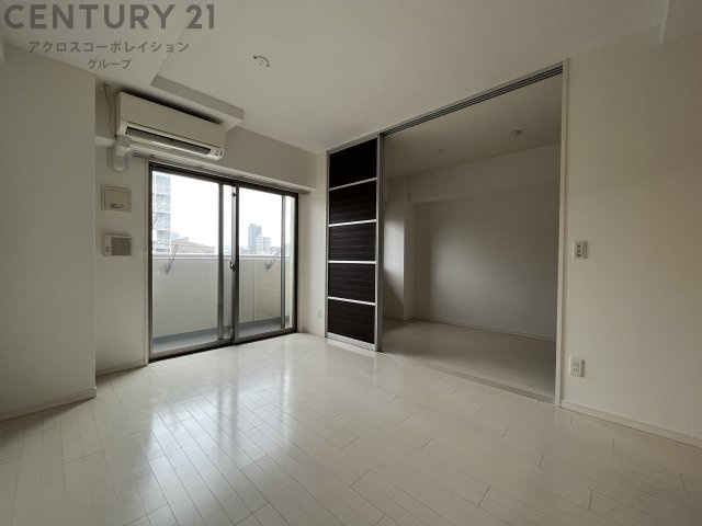 居室・リビング　東向きエアコン付き10.4帖のリビングです♪