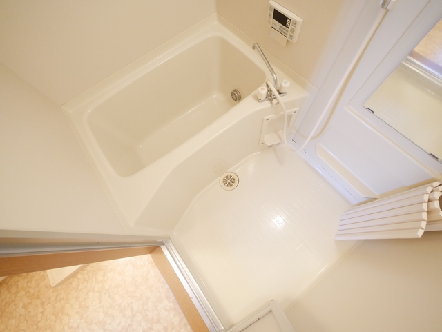 バス・シャワールーム　★鏡付の清潔感のあるバスルームです★