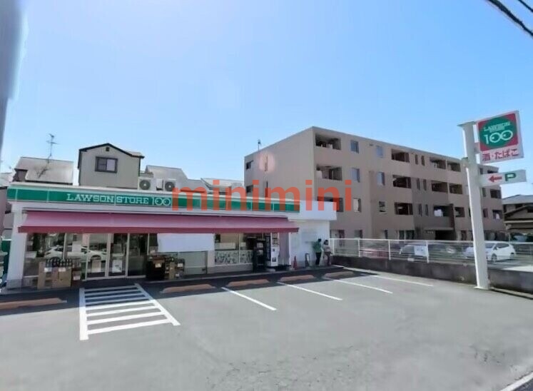 コンビニ　ローソンストア100摂津昭和園店（コンビニ）まで51m