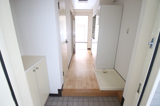 玄関　※別部屋の参考写真のため、現状優先です。