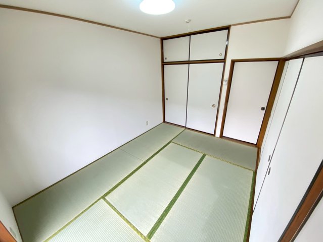 その他設備　和室☆　※類似部屋の反転の写真です