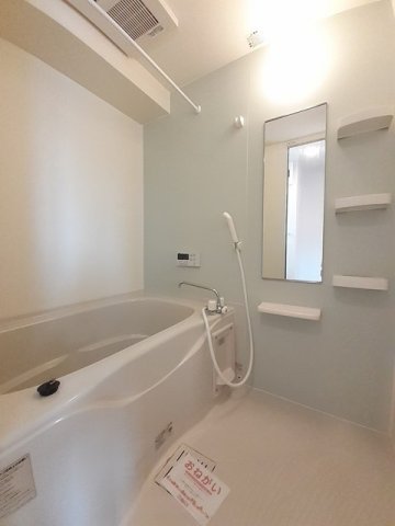 バス・シャワールーム　コンパクトで使いやすいお風呂です