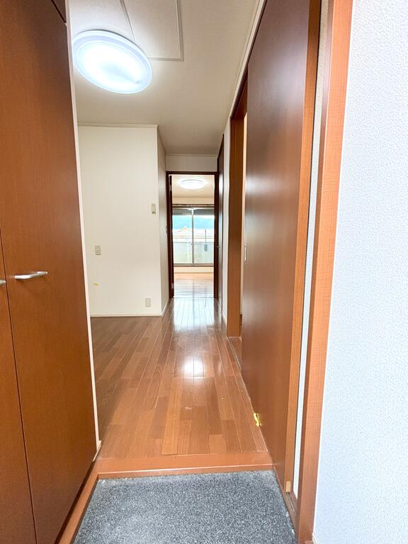 玄関　同タイプの別部屋