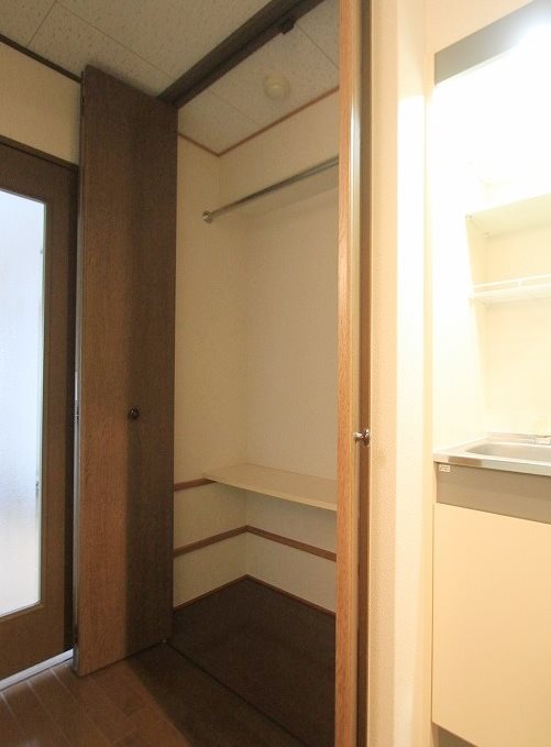 収納　＊画像は別部屋の為イメージ、現状優先致します