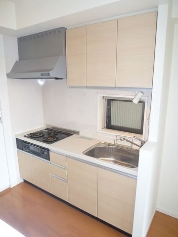 キッチン　3口ガスシステムキッチン