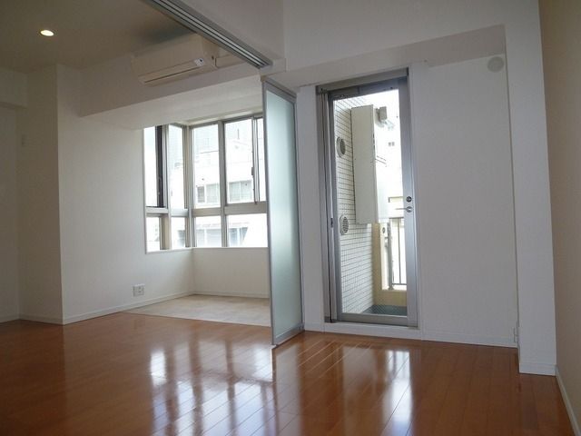 その他部屋・スペース　サンルーム付住戸明るいお部屋です