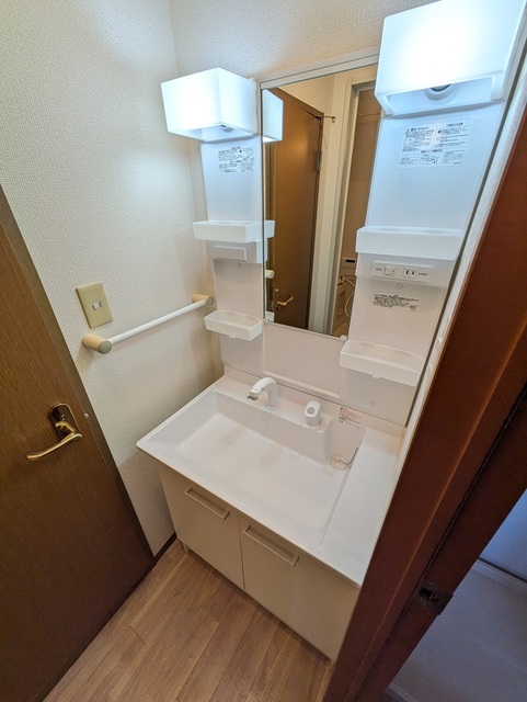 洗面設備　シャワー付き洗面台