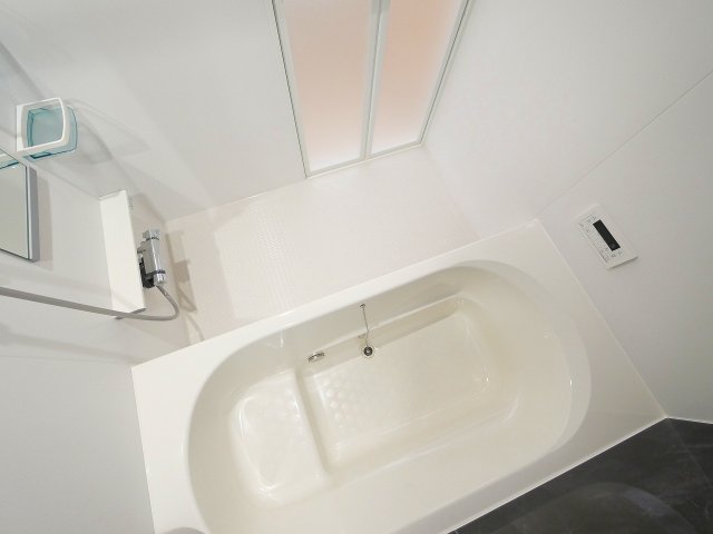 バス・シャワールーム　コンパクトで使いやすいお風呂です