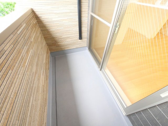 バルコニー　暖かな日差しのふりそそぐバルコニー