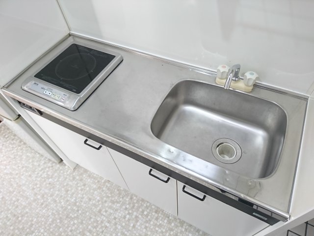 キッチン　コンパクトなキッチンで掃除もラクラク