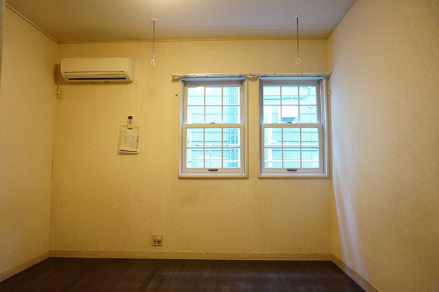 居室・リビング　上品に仕上がった明るい室内空間です！