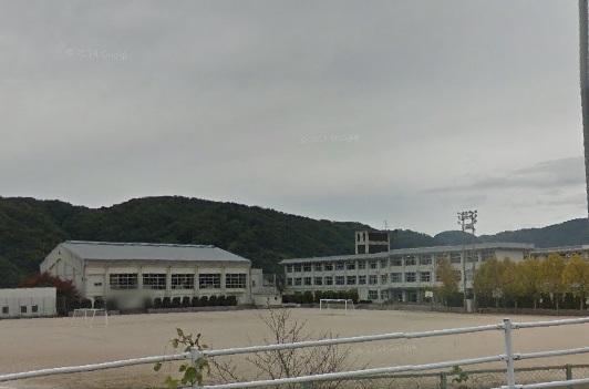 中学校　木津川市立泉川中学校（中学校）まで798m
