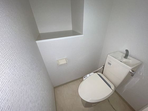 トイレ　※他号室の写真になります