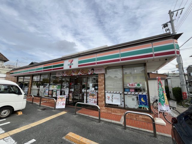 コンビニ　セブン－イレブン　伊丹桜ヶ丘３丁目店（コンビニ）まで444m