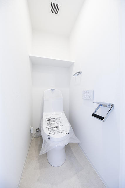 トイレ　※写真は同タイプ住戸です。