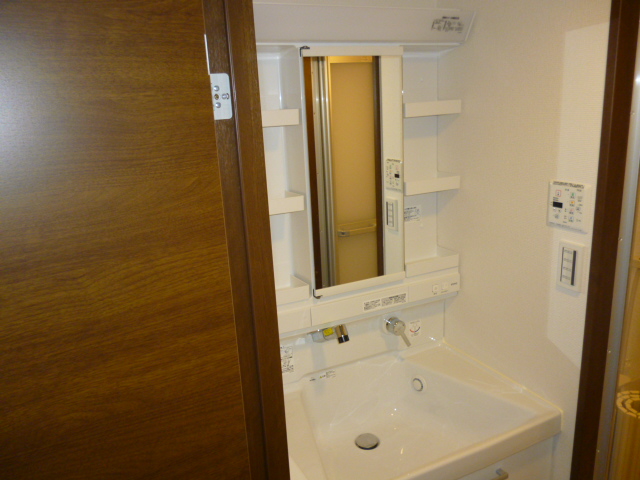 洗面設備　人気設備　　シャンプードレッサー付