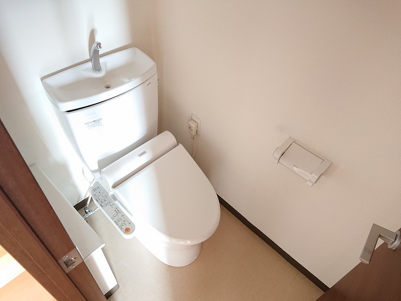 トイレ　温水洗浄便座付