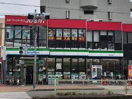 コンビニ　ファミリーマート 新深江駅前店（コンビニ）まで97m