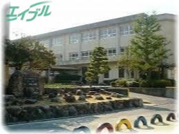 小学校　四日市市立川島小学校（小学校）まで564m