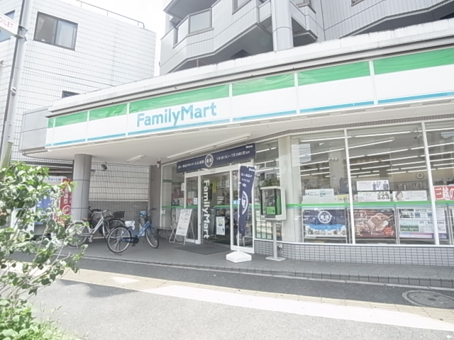 コンビニ　ファミリーマート 竹ノ塚駅西店（コンビニ）まで145m