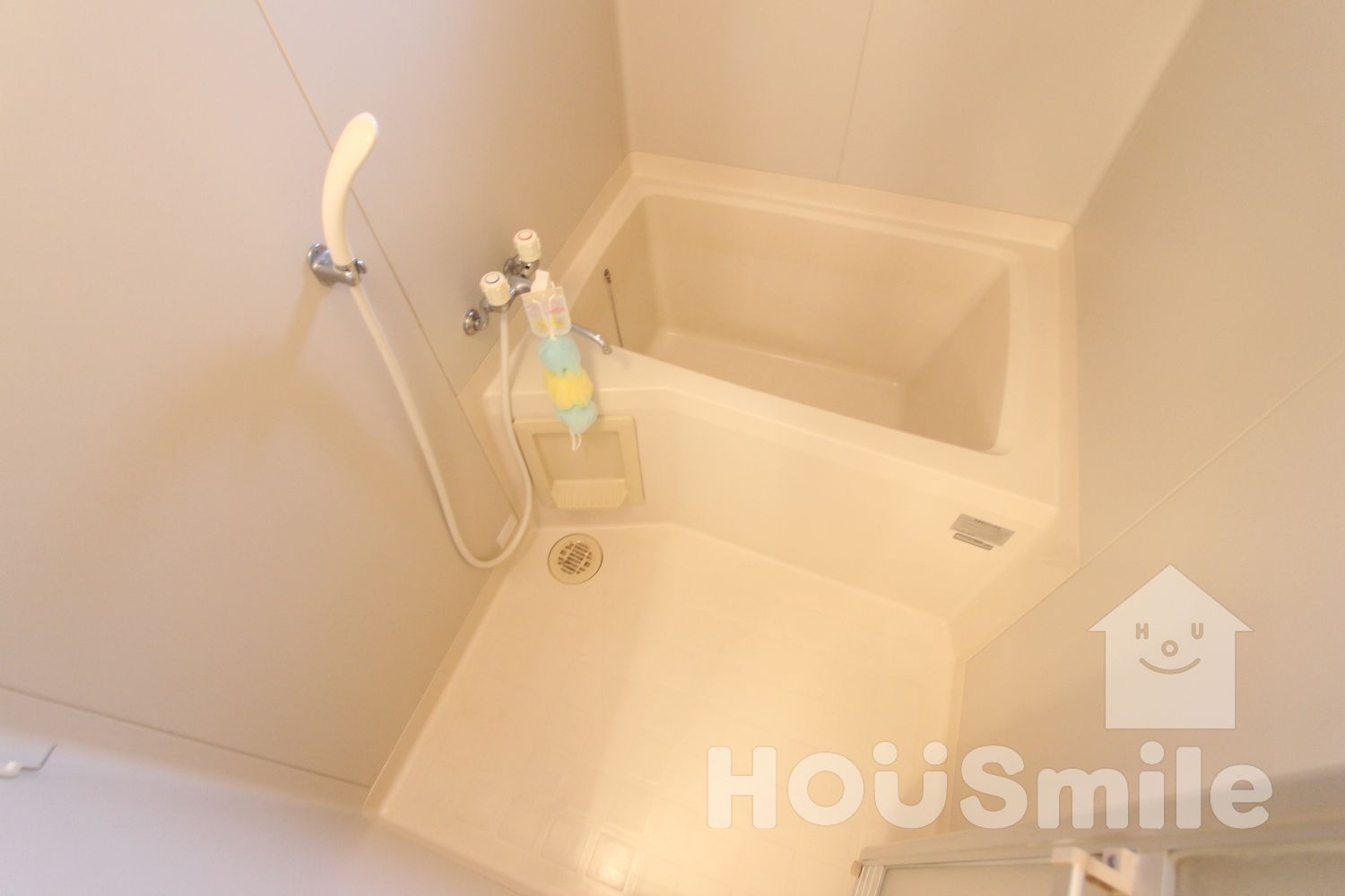 バス・シャワールーム　バスルーム（小窓つき）