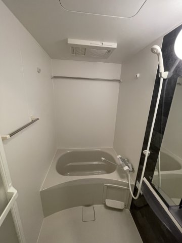 バス・シャワールーム　同建物反転タイプを表示しています