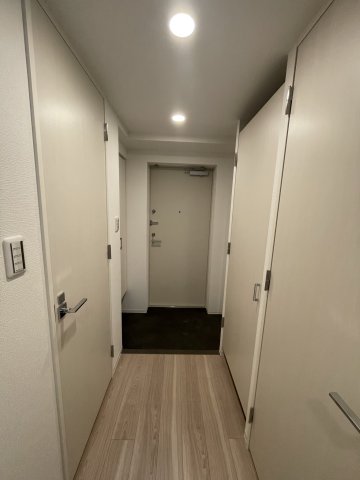 玄関　同建物反転タイプを表示しています