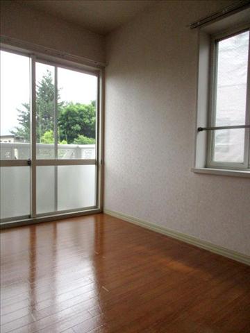 居室・リビング　二面採光のお部屋です。