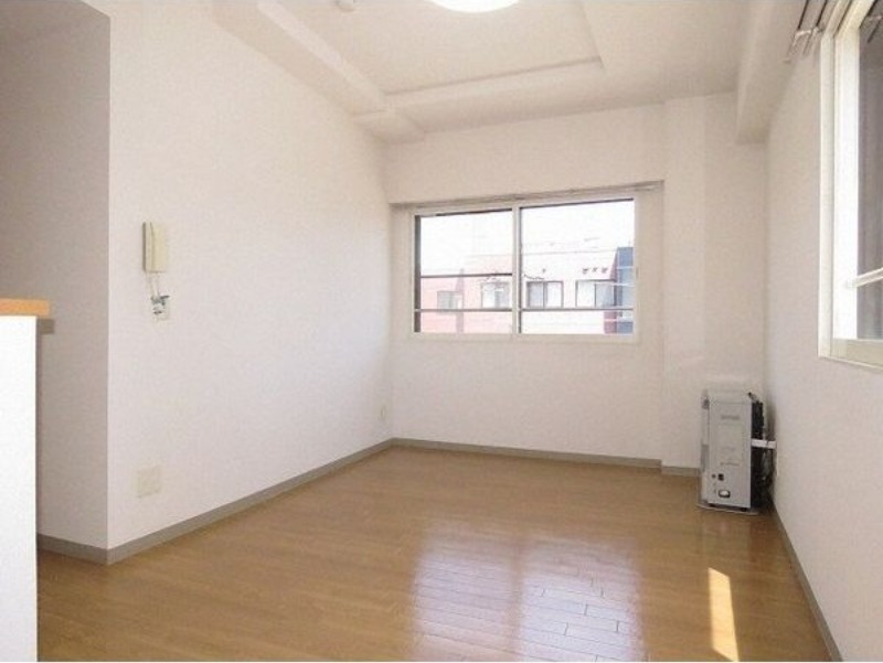 居室・リビング　退去予定につき同タイプ別号室の画像です。