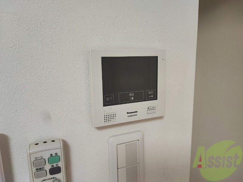 セキュリティ　モニター付きインターホンです。来客時も安心ですね。