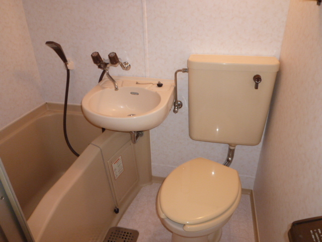 バス・シャワールーム　※別室参考写真。３点ユニットバス