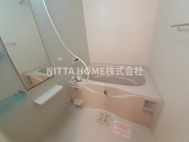 バス・シャワールーム　追い焚きや浴室乾燥機能などがついています◇