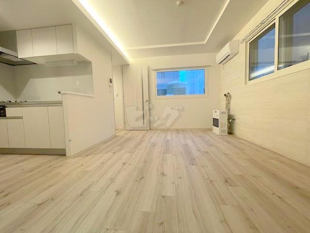 居室・リビング　間接照明付きの素敵なお部屋です。