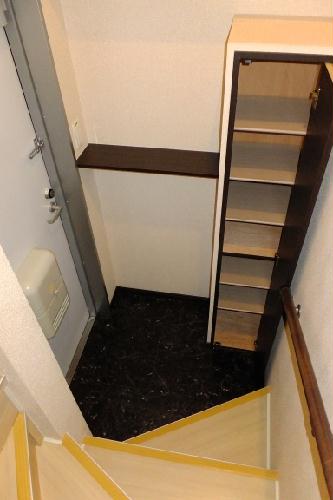 玄関　スタイリッシュな吹き抜けのある玄関です。