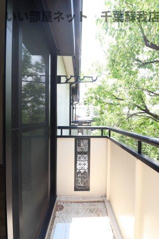 バルコニー　暖かな日差しのふりそそぐバルコニー