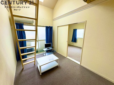 居室・リビング　角部屋☆ロフト付のお部屋です！